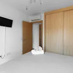 Rooftop Apartment, ネルハ